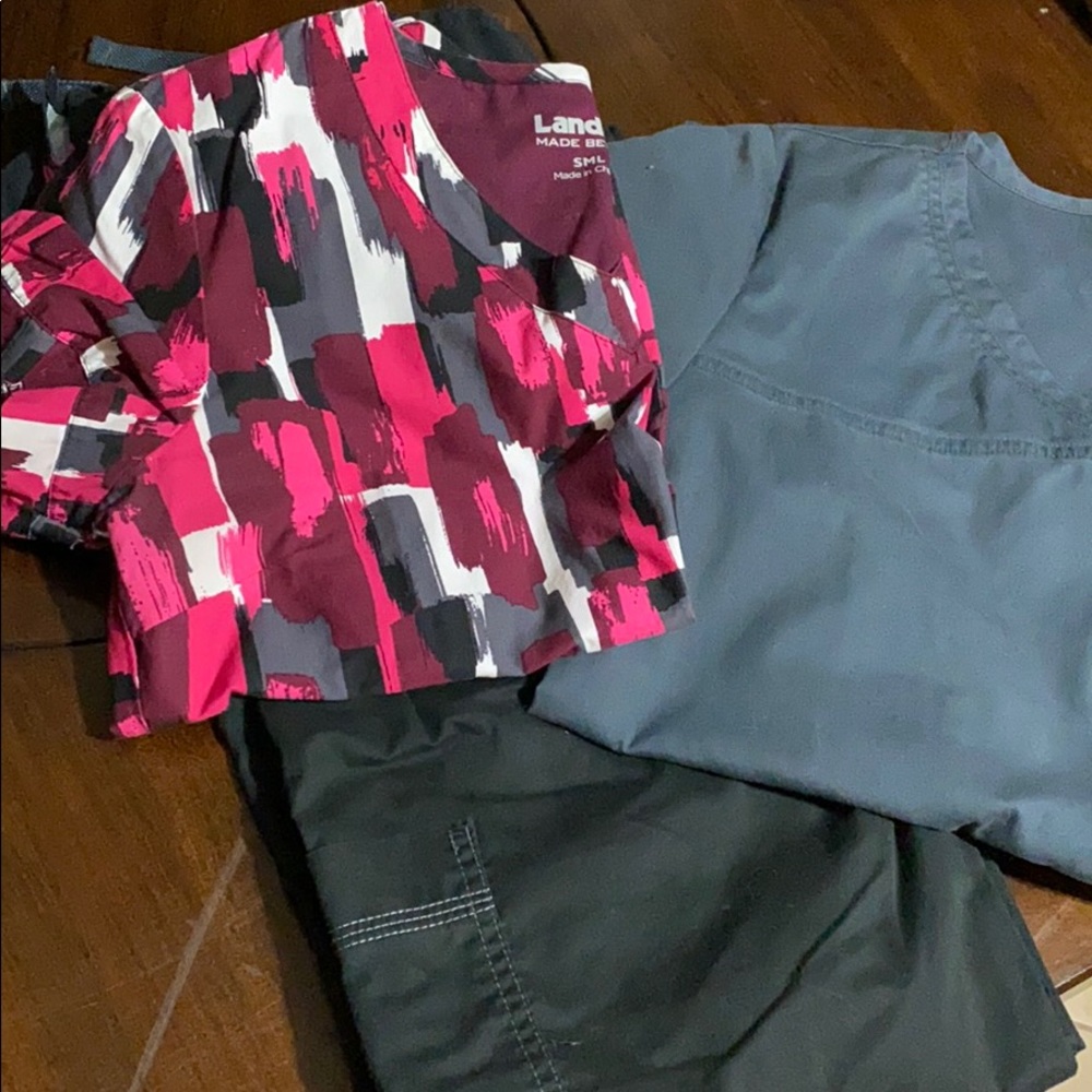 Scrub set